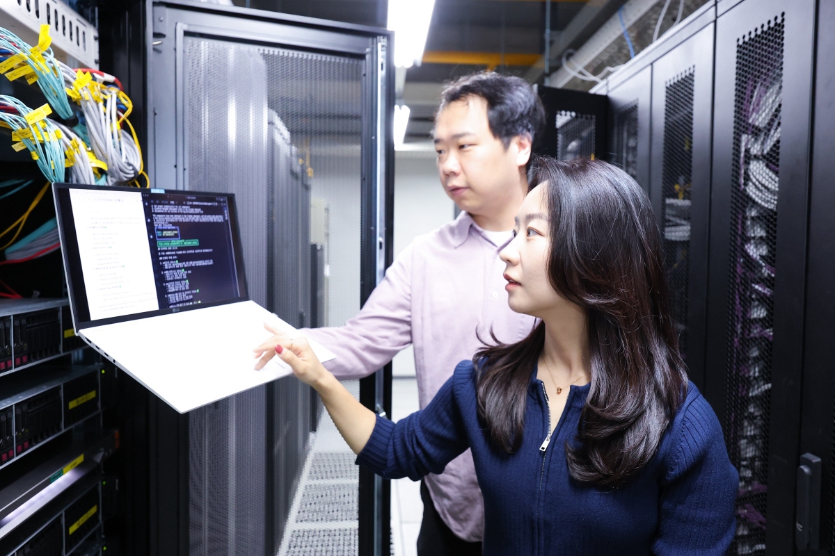 AWS 손잡은 LG유플러스…"자율 네트워크 시대 선도할 것"