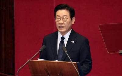 李 "2026년, AI 시대 대전환 투자"…국방비 증액해 최첨단 무기체계 재편 [HK영상]