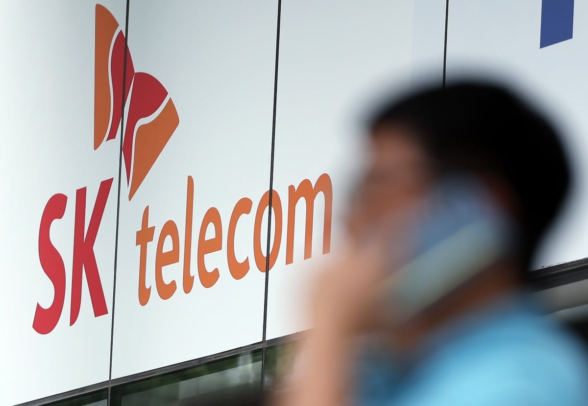 "SKT, 4000명에 인당 30만원씩 배상하라"