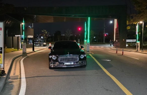 "내 차 건드리면 가만 안 둬"…주차장 막은 '벤틀리'