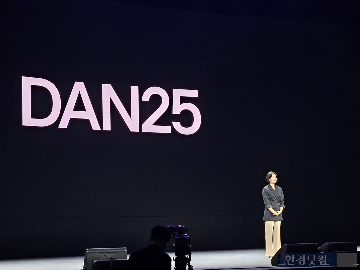 네이버 "검색어 필요없이 AI와 채팅하며 쇼핑…내년까지 조단위 GPU 투자"