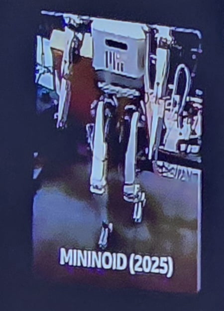 네이버, 차세대 휴머노이드 로봇 '미니노이드' 실물 공개 [강해령의 테크앤더시티]