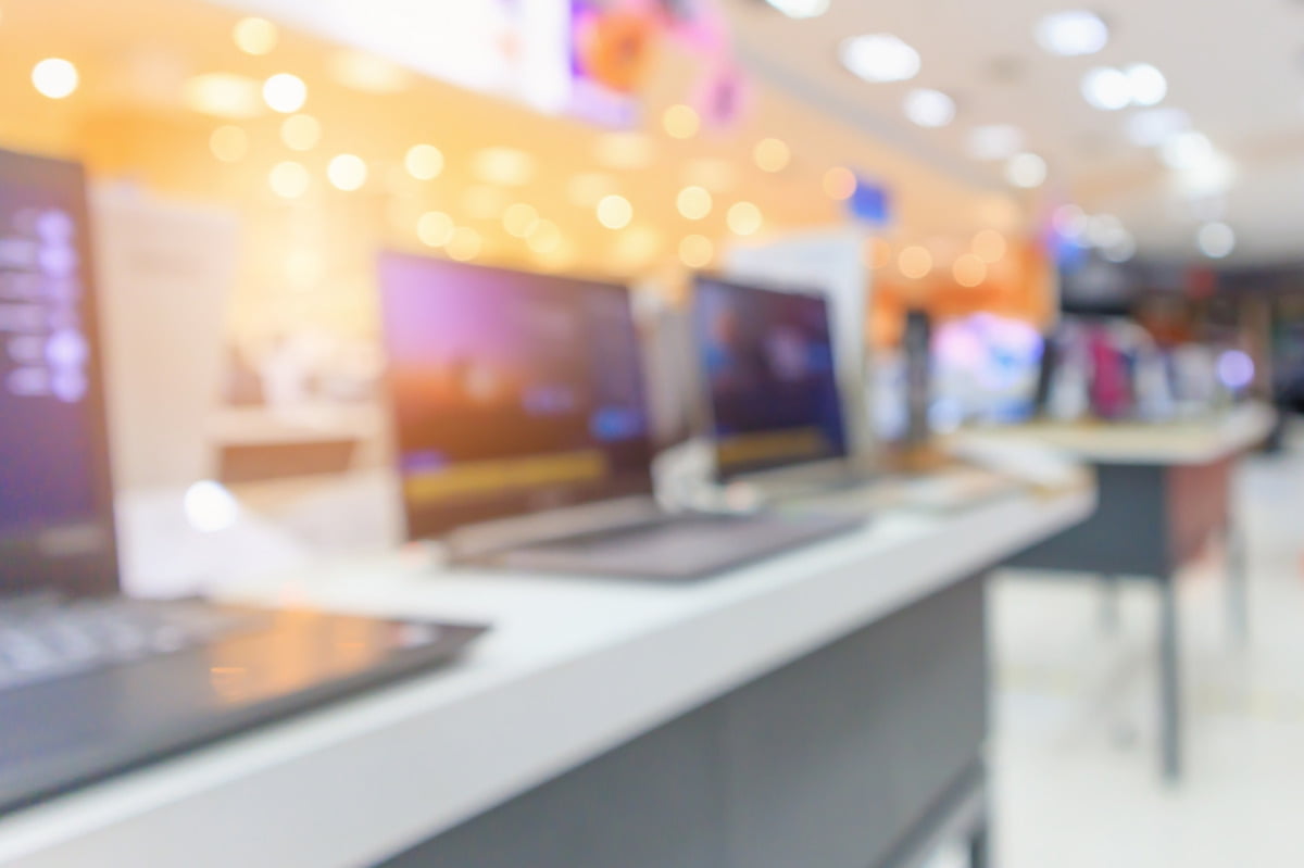 "IT 덕후들 쫓아올 상품"…1030 노리는 네이버, 돈방석 '예약'