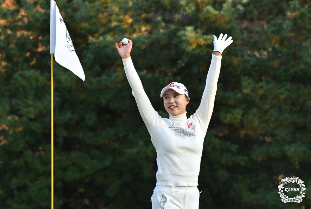 문정민, 생애 첫 승 대회서 홀인원