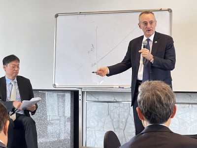 하워드 막스 "지금은 낙관의 끝자락…투자자 냉정해져야"