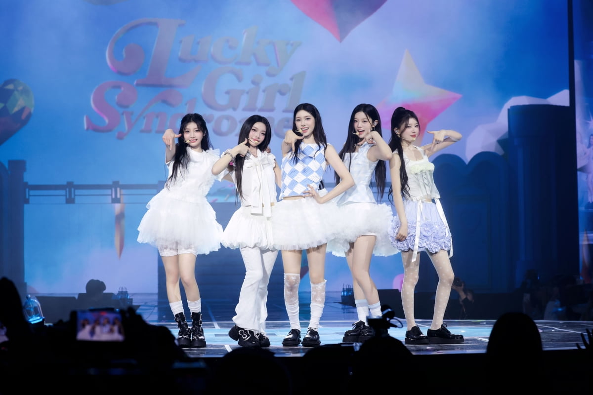 아일릿, 팬콘 앙코르 무대서 신보 깜짝 스포…"이제 귀여움은 끝"