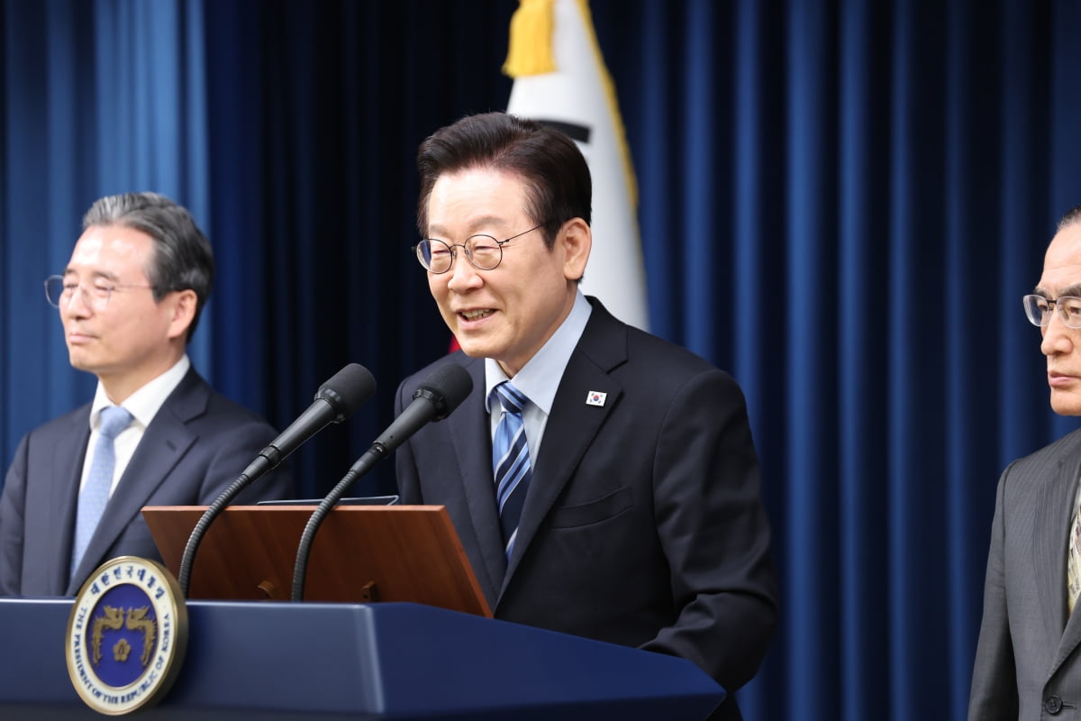 李 "'빨리 합의해라' 압박 참 힘들었다…늦었다고 지탄 말아달라"