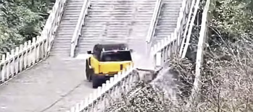 "장가계 '999개 계단' 올라간다"…中 자동차 도전의 결말