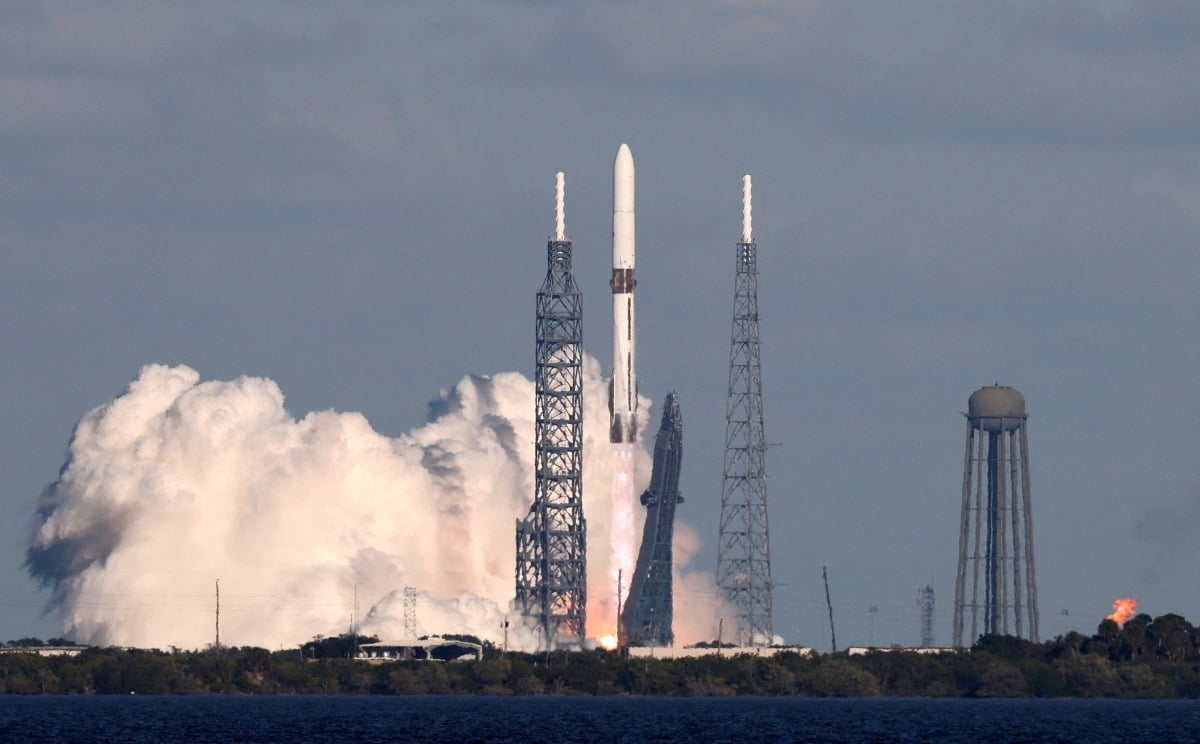 베이조스의 블루오리진, NASA 화성탐사선 발사...우주 시장서 머스크에 도전장 [HK영상]
