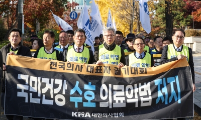 [포토] 국회 앞 '전국의사 대표자 궐기대회' 개최