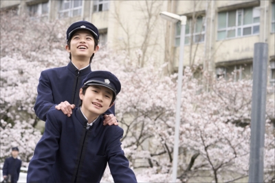 흰눈 위에 흩뿌려진 새빨간 피…日1200만 홀린 ‘국보’의 미학