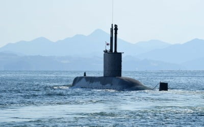 한국 첫 잠수함 '마지막 항해'…34년 대장정 마무리 [HK영상]