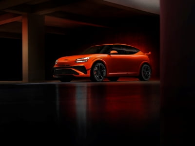 '제네시스 첫 고성능車' GV60 마그마 최초공개…"포르쉐 마칸EV가 경쟁모델"