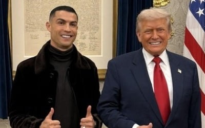 트럼프 "호날두, 훌륭하고 똑똑한 친구" 함께 축구하는 영상 올려