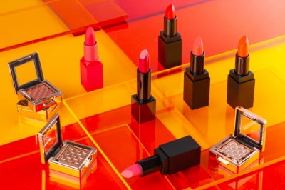 '한일령' 반사수혜 볼까…화장품주 줄강세