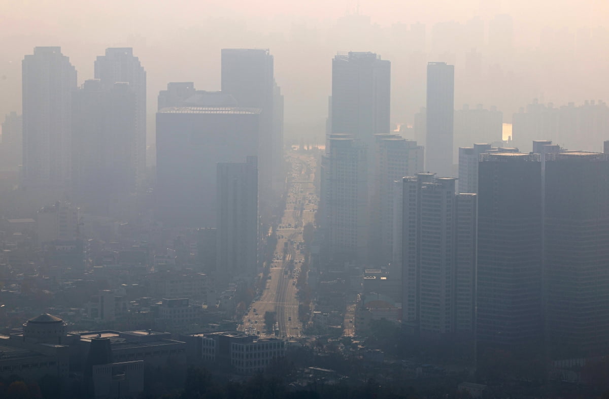 [フォト] 微細ほこりで覆い被せたソウル空
