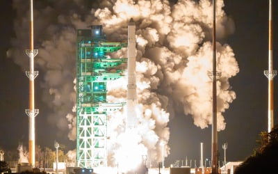 누리호 4차 발사 성공…"민간 주도 '뉴 스페이스' 시대 열렸다"