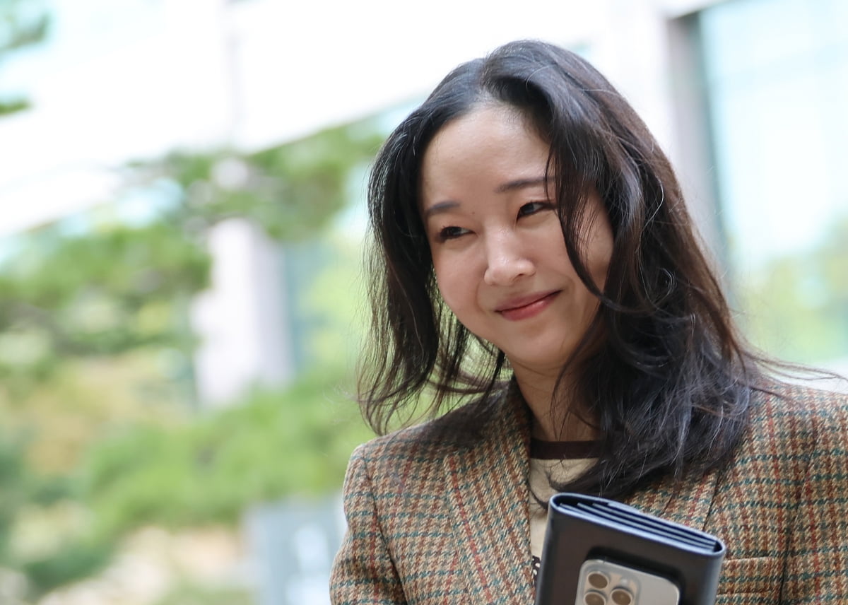 "하이브 믿고 계약, 결국 날 등쳤다" 민희진, 눈물로 호소 [CEO와 법정]