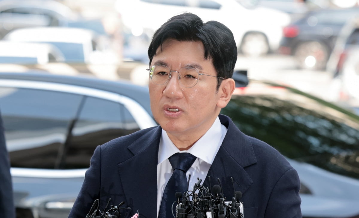 "하이브 믿고 계약, 결국 날 등쳤다" 민희진, 눈물로 호소 [CEO와 법정]