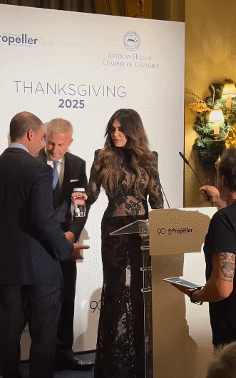 공식석상 자리한 길포일 / 사진, 영상 = 인스타그램 갈무리 @elegantview.gr