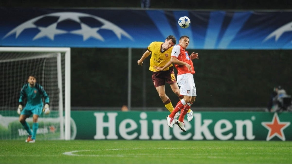 하이네켄은 UEFA 챔피언스리그를 오랬동안 후원하며 브랜드 인지도를 높여왔지만, 2027년 8월부터 경쟁사인 AB인베브에 계약을 뺏기게 된다. AB인베브는 연 2억 유로 규모로 기존 하이네켄 계약보다 66% 인상된 금액을 제시한 것으로 알려졌다. /UEFA 제공