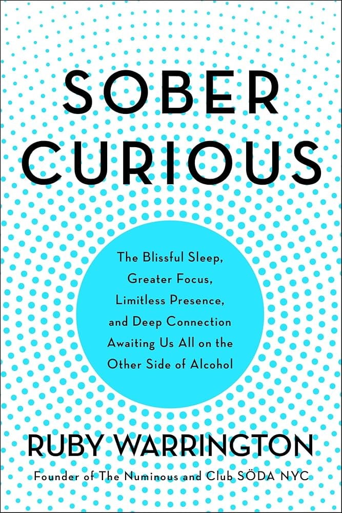 소버 큐리어스는 술을 마실 수 있음에도 건강이나웰빙을 위해 의식적으로 술 소비를 줄이거나 중단하는 라이프스타일을 뜻하는 신조어다. 이는 단순히 술을 못 마시는 '알쓰'를 의미하는 것이 아니라, 음주 습관을 되돌아보고 술 없이도 즐겁게 생활하는 방식에 호기심을 갖는 적극적인 문화 운동이다. /아마존 제공