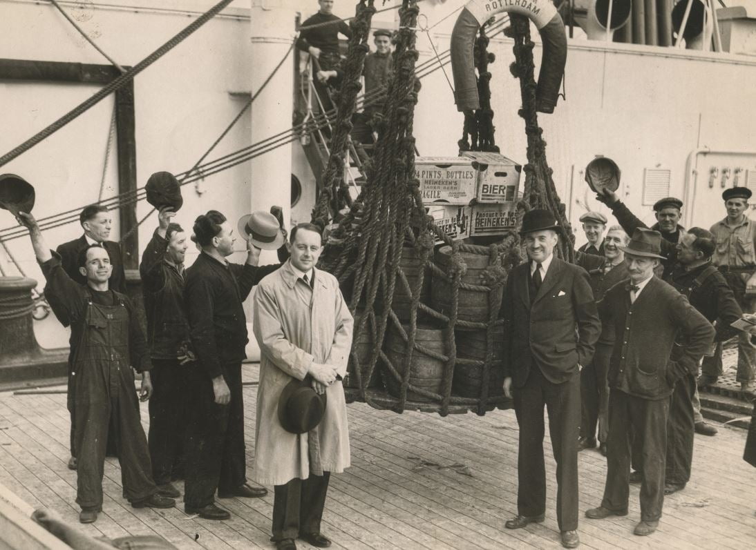 1933년 하이네켄이 뉴저지 호보컨 항구에 도착한 모습. 하이네켄은 금주령 해제 이후 미국에 수입된 첫 맥주다. /하이네켄 제공