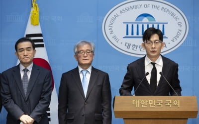 [단독] 국힘 '우크라 北 포로 한국행 촉구 결의안' 발의…"극심한 인권침해 예상"