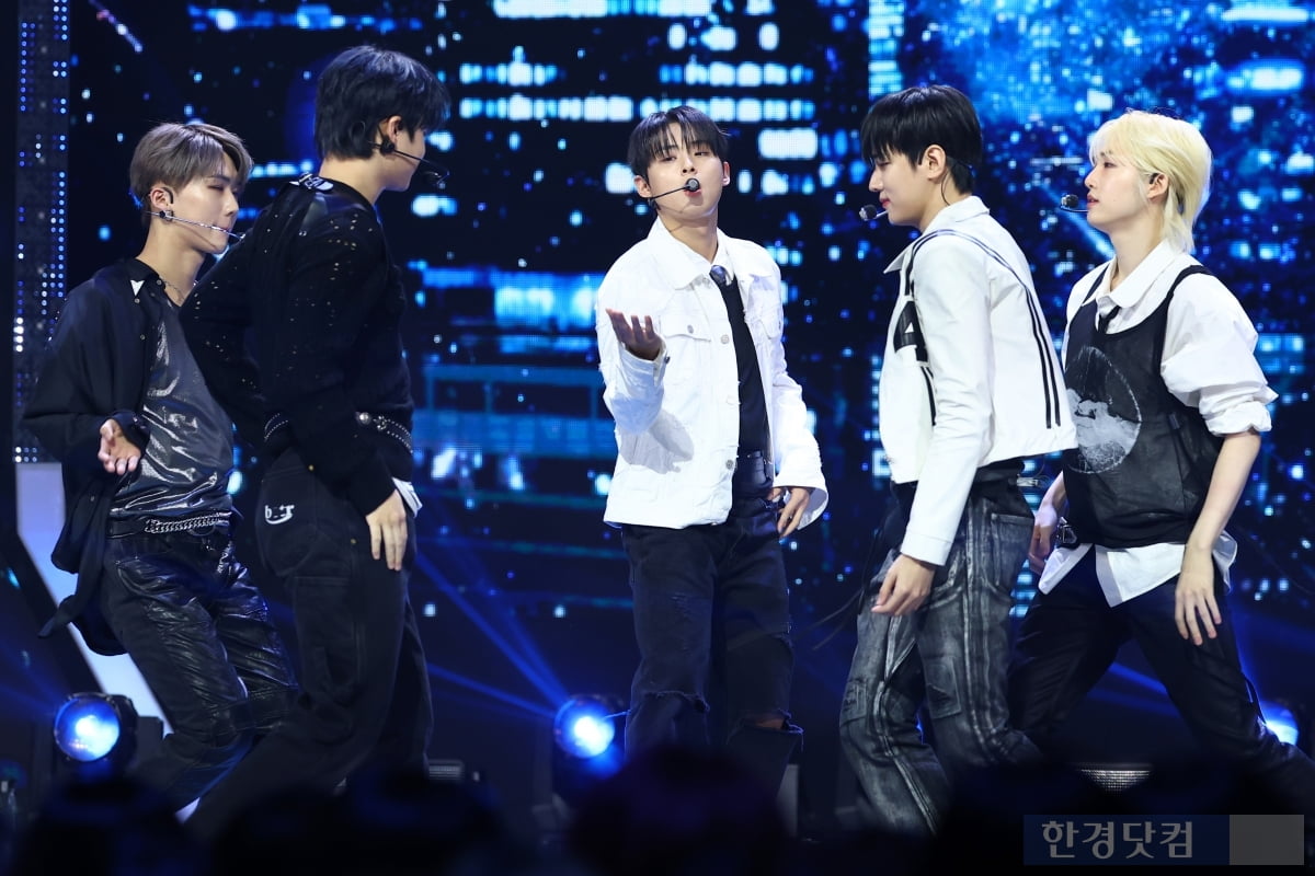 [포토] DKZ, '감탄을 부르는 멋진 퍼포먼스'