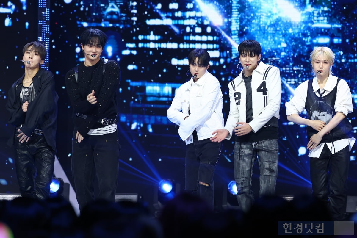 [포토] DKZ, '감탄을 부르는 멋진 퍼포먼스'