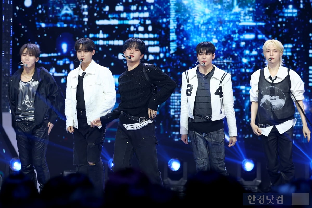 [포토] DKZ, '감탄을 부르는 멋진 퍼포먼스'