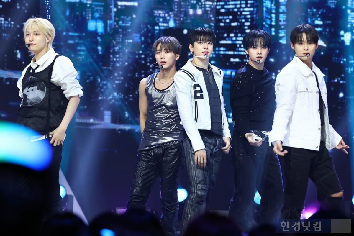 [포토] DKZ, '감탄을 부르는 멋진 퍼포먼스'