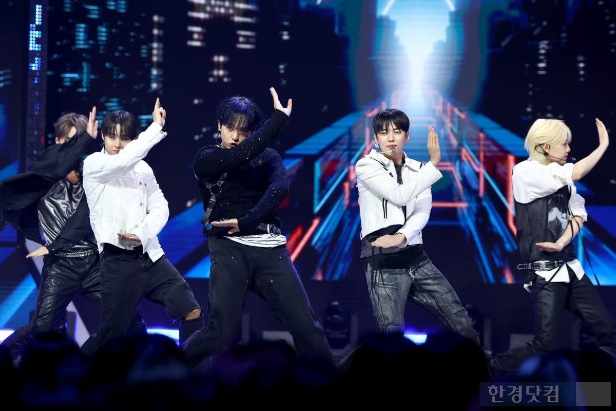 [포토] DKZ, '감탄을 부르는 멋진 퍼포먼스'