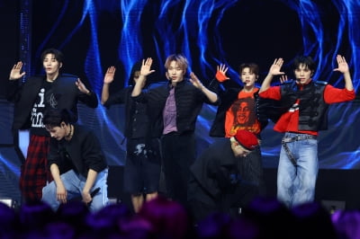 [포토] 넥스지, '눈길 사로잡는 화려한 퍼포먼스'