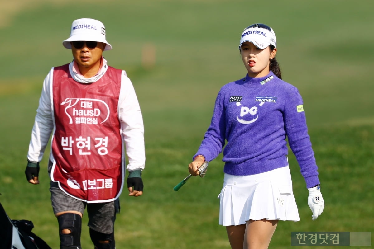 [포토] 박현경, '그린을 향해~'