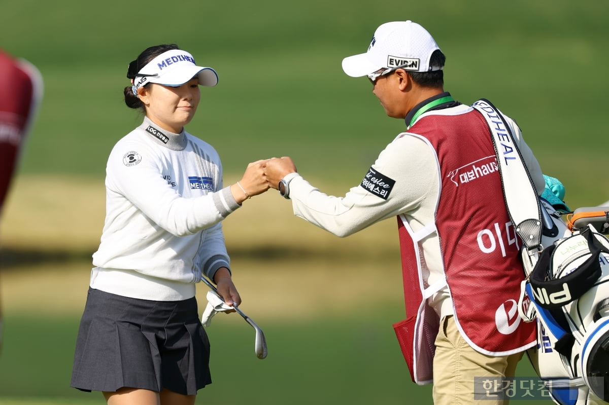 [포토] 이다연, '버디 잡고 상쾌한 출발~'