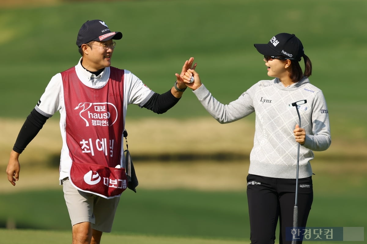 [포토] 최예림, '버디로 기분 좋게 출발~'