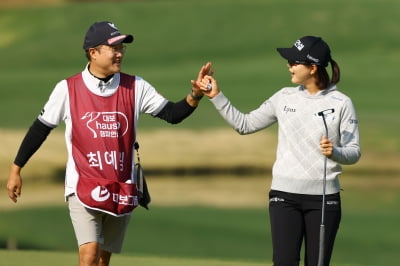 [포토] 최예림, '버디로 기분 좋게 출발~'