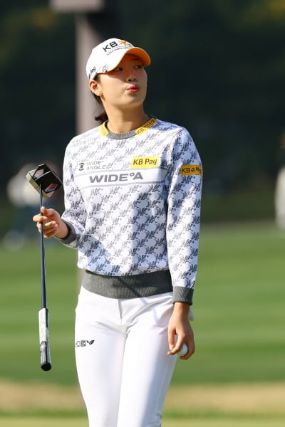 [포토] 방신실, '침착하게 다음 홀로 이동'