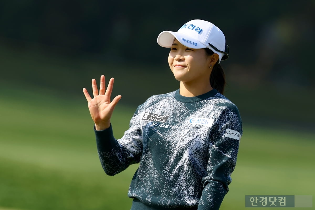 [포토] 고지원, '기분 좋은 손인사~'