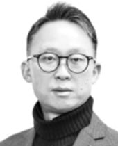 [데스크 칼럼] 장막 뒤로 숨어드는 창업자들