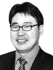 [서정환 칼럼] 암반 규제 깨는 日, 우리도 서둘러야