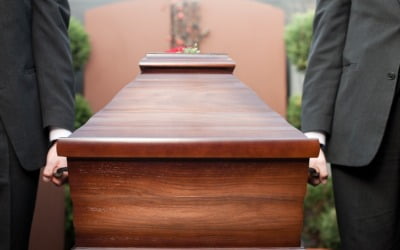 화장 앞둔 관 속에서 '쾅쾅'…'저혈당' 여성, 사망진단서가 살렸다