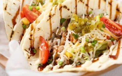 노점상 단속하던 검시관, 식재료에 표백제 '콸콸'…"재판매 막으려고"