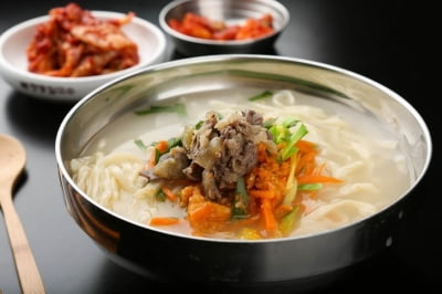 칼국수 한 그릇 먹고 2만원 냈는데 받은 거스름돈이…'헉'