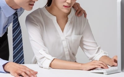 20대 교사에 "남친 생길 때까지 나랑 놀자"던 교장…결국