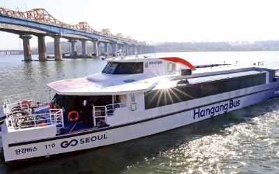 돌아온 한강버스…정시 운항 '착착'