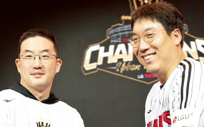 [포토] 김현수에 롤렉스 전달한 구광모 회장