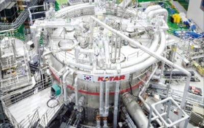 대전 핵융합연 찾은 李대통령…'탈원전 시즌2' 논란 돌파 의지