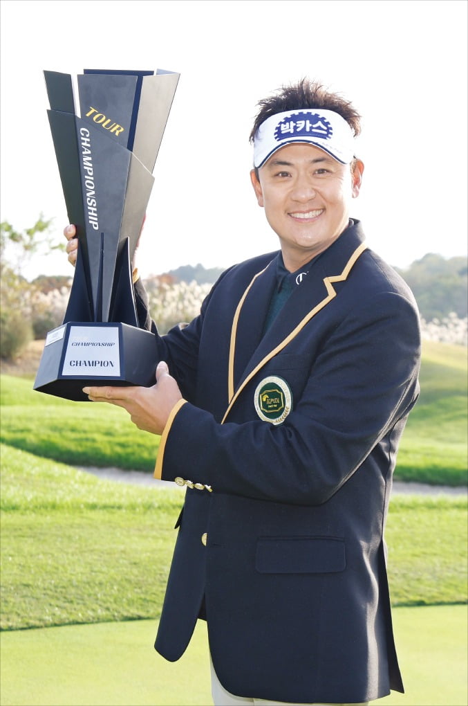 4.6m 버디로 끝냈다…42세 박상현 '역전 드라마'